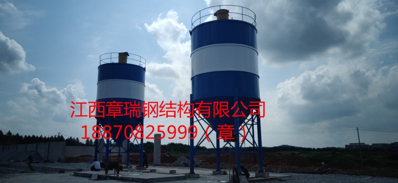 豐城工地，水泥罐成功立罐