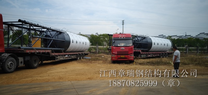 2臺100T水泥罐發(fā)貨上高縣