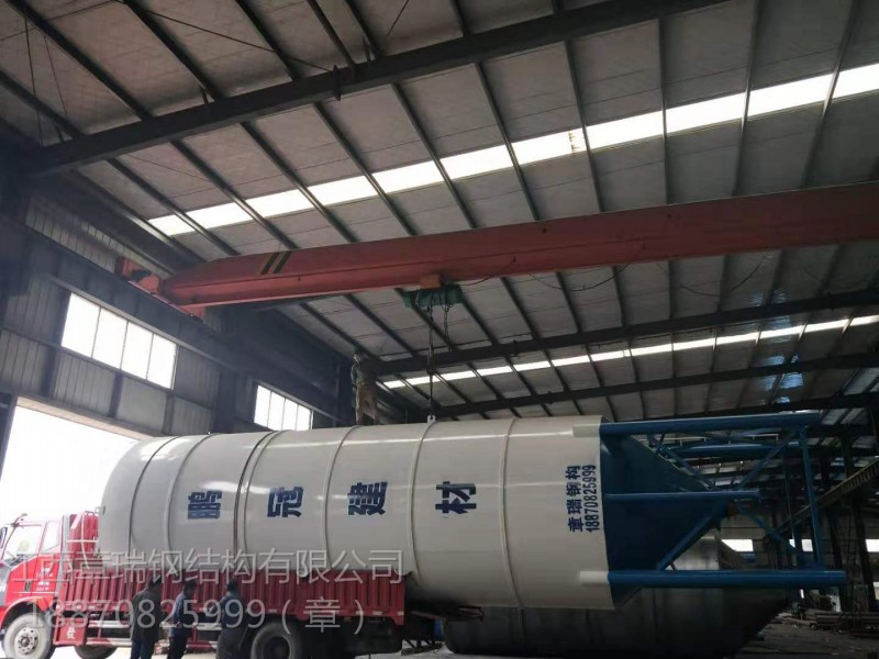 鵬冠建材6臺水泥罐發(fā)貨