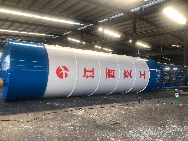 江西交工4臺(tái)100水泥罐發(fā)貨中